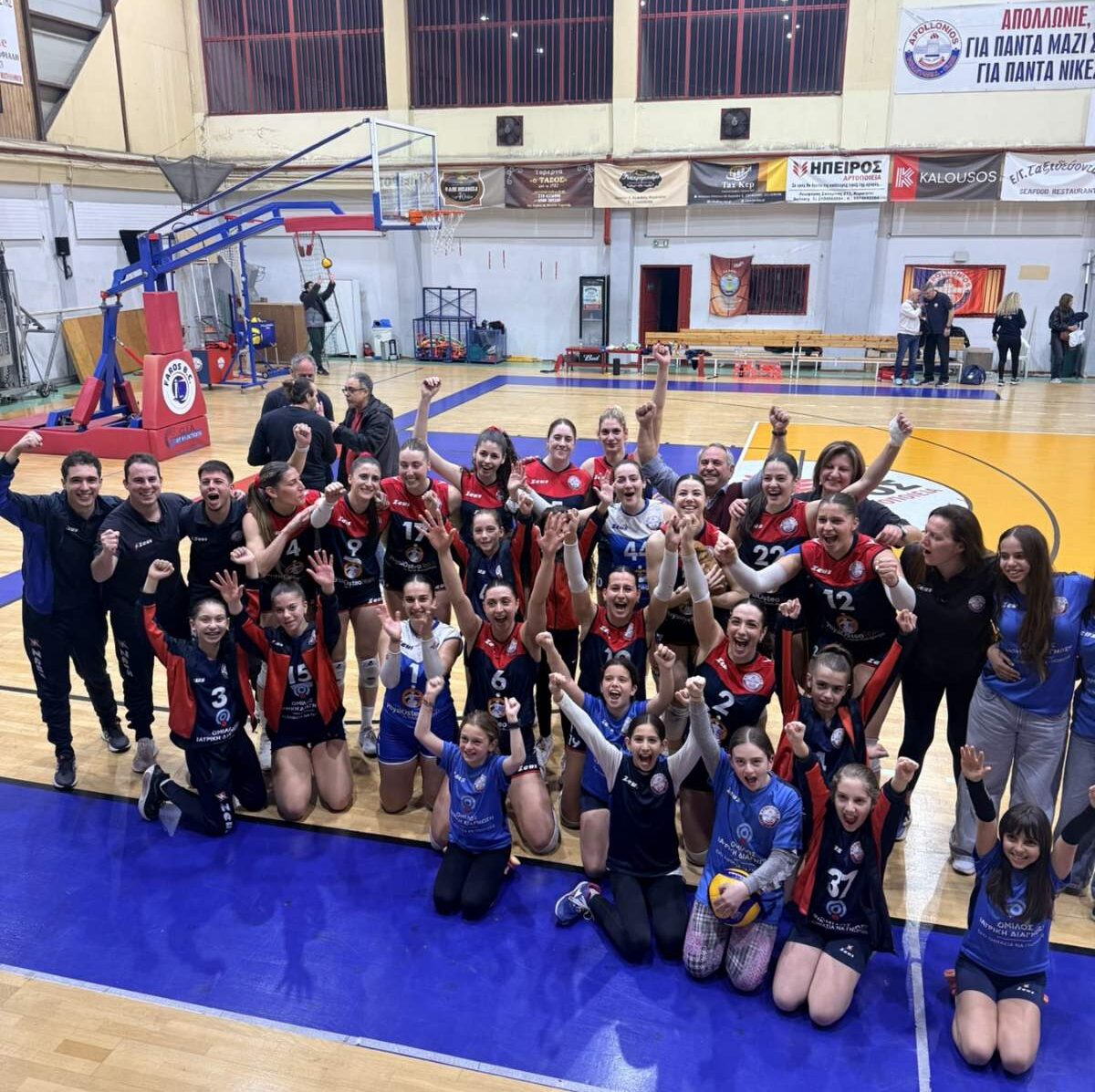 Οι αθλήτριες του ΟΦΑ Απολλώνιος Κερατσινίου μετά τη μεγάλη εντός έδρας νίκη επί των Αμαζόνων για την Pre League Γυναικών.