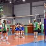 Αγώνας PreLeague Γυναικών μεταξύ Ελπίδας Αμπελοκήπων και Απολλώνιου, με τις ομάδες στο γήπεδο μετά τη λήξη του τάι μπρέικ