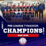 Ομάδα βόλεϊ γυναικών Απολλώνιος πανηγυρίζει την κατάκτηση του πρωταθλήματος Pre League σε κλειστό γήπεδο